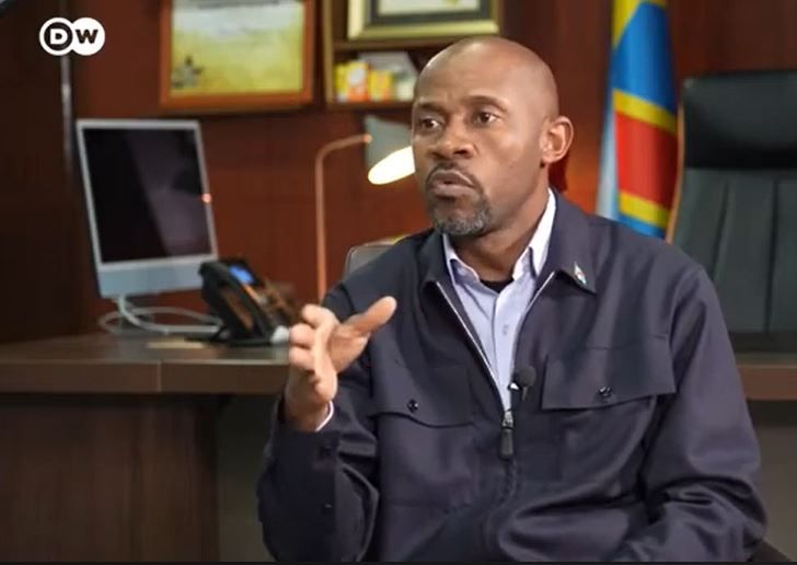 Le Ministre Patrick Muyaya accorde une interview à la Deutsche Welle